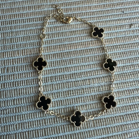 Mini Black and Gold Clover Bracelet - Picture 3 of 3